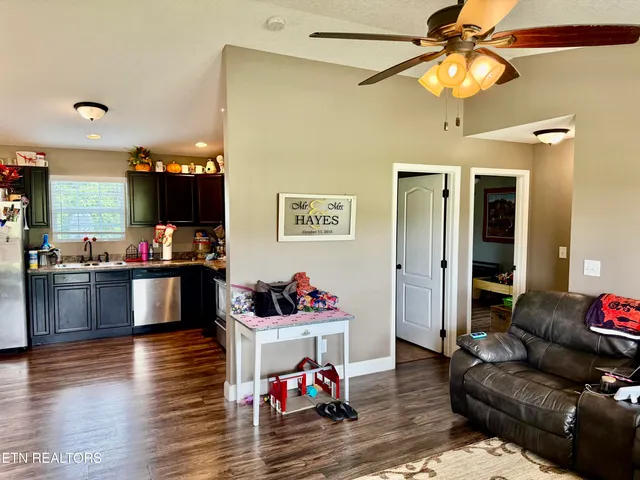 $274,900 | 2670 Sharps Chapel Road, Sharps Chapel, TN 37866