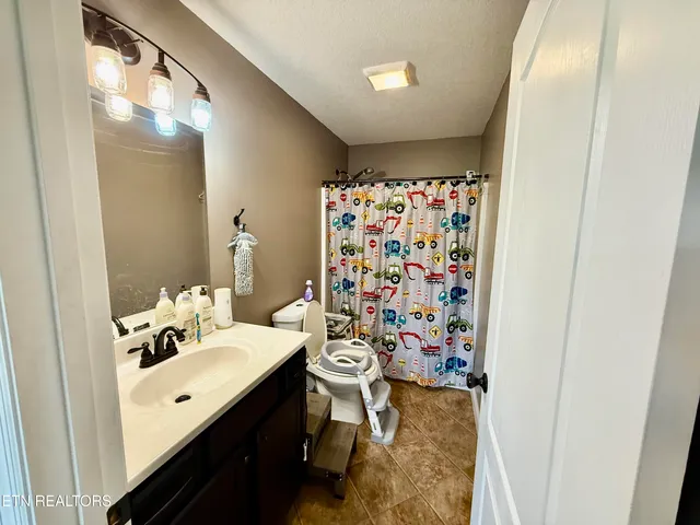 $274,900 | 2670 Sharps Chapel Road, Sharps Chapel, TN 37866