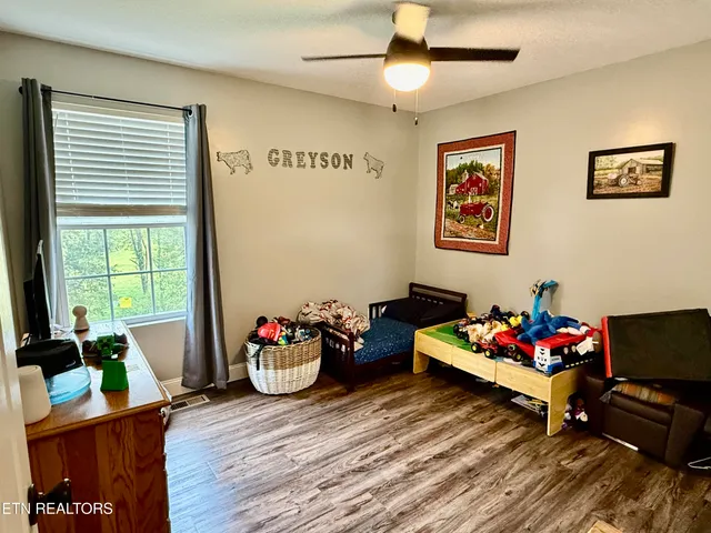 $274,900 | 2670 Sharps Chapel Road, Sharps Chapel, TN 37866