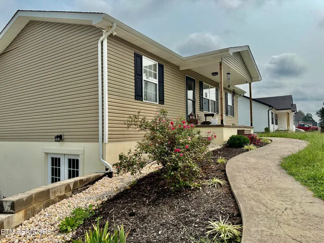 $274,900 | 2670 Sharps Chapel Road, Sharps Chapel, TN 37866