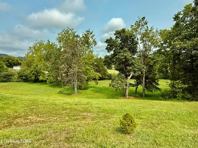 $274,900 | 2670 Sharps Chapel Road, Sharps Chapel, TN 37866