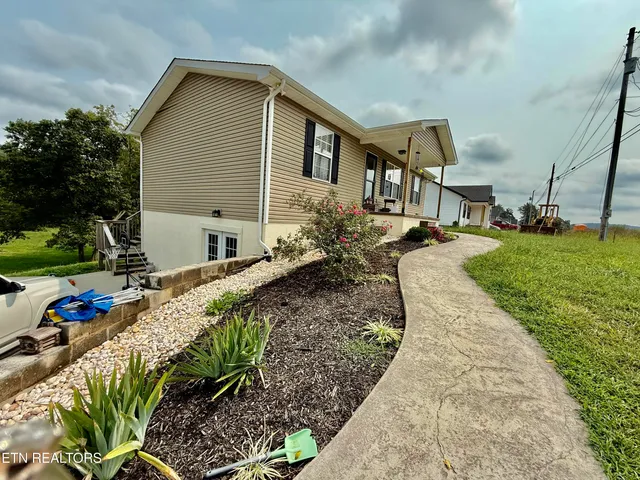 $274,900 | 2670 Sharps Chapel Road, Sharps Chapel, TN 37866