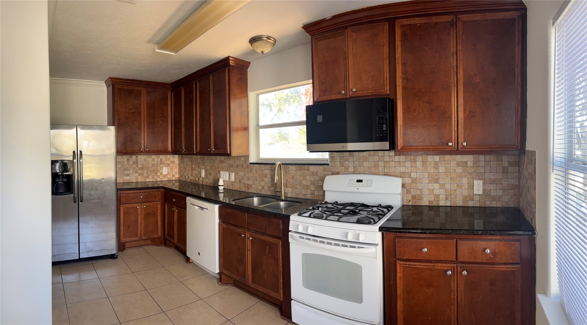 4911 Oleander Street, Unit B Pasadena, TX 77586 - Photo 13 of 34