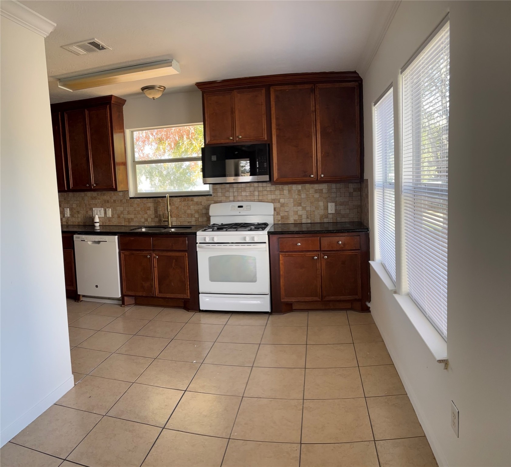 4911 Oleander Street, Unit B Pasadena, TX 77586 - Photo 14 of 34