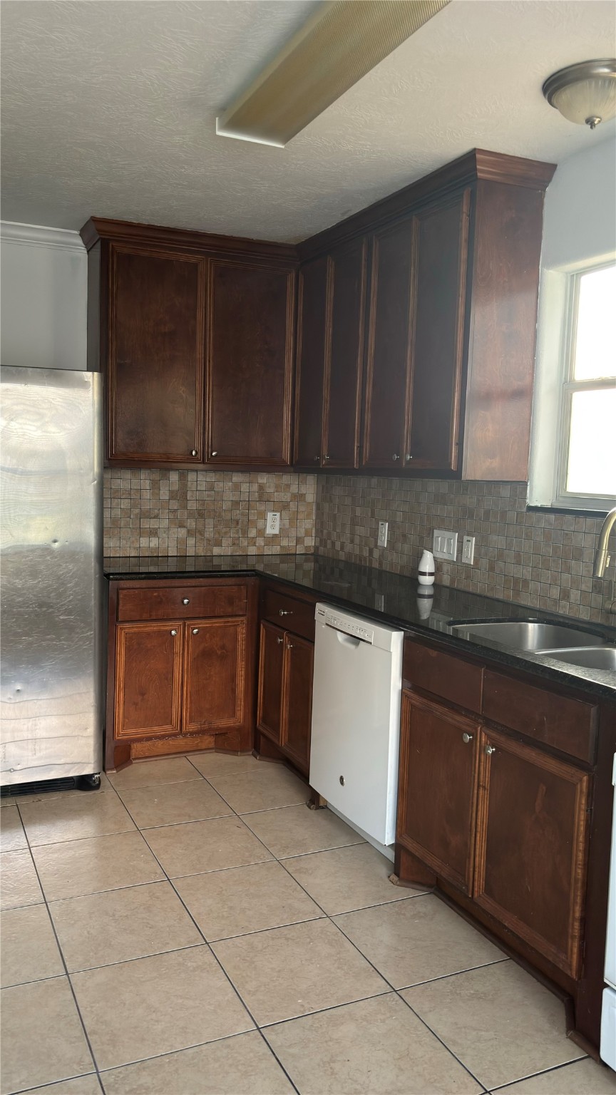 4911 Oleander Street, Unit B Pasadena, TX 77586 - Photo 18 of 34 a kitchen with a sink and a cabinets