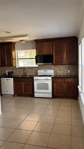 $1,500 | 4911 Oleander Street, Unit B, Pasadena, TX 77586