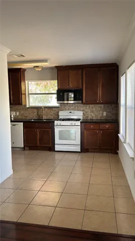 $1,500 | 4911 Oleander Street, Unit B, Pasadena, TX 77586