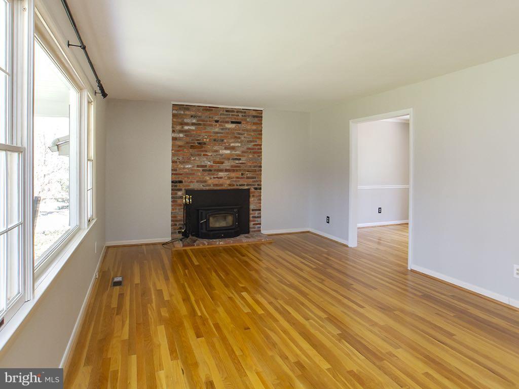 17207 Wesley Chapel Road Monkton, MD 21111 - Photo 13 of 30 Bright, natural light throughout