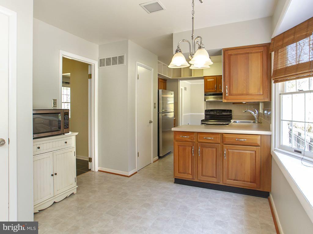 17207 Wesley Chapel Road Monkton, MD 21111 - Photo 20 of 30 Updated eat-in kitchen