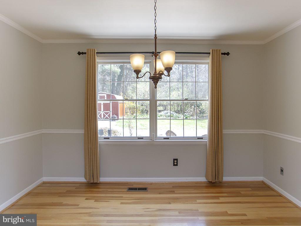 17207 Wesley Chapel Road Monkton, MD 21111 - Photo 4 of 30 Bright & beautiful dining rm