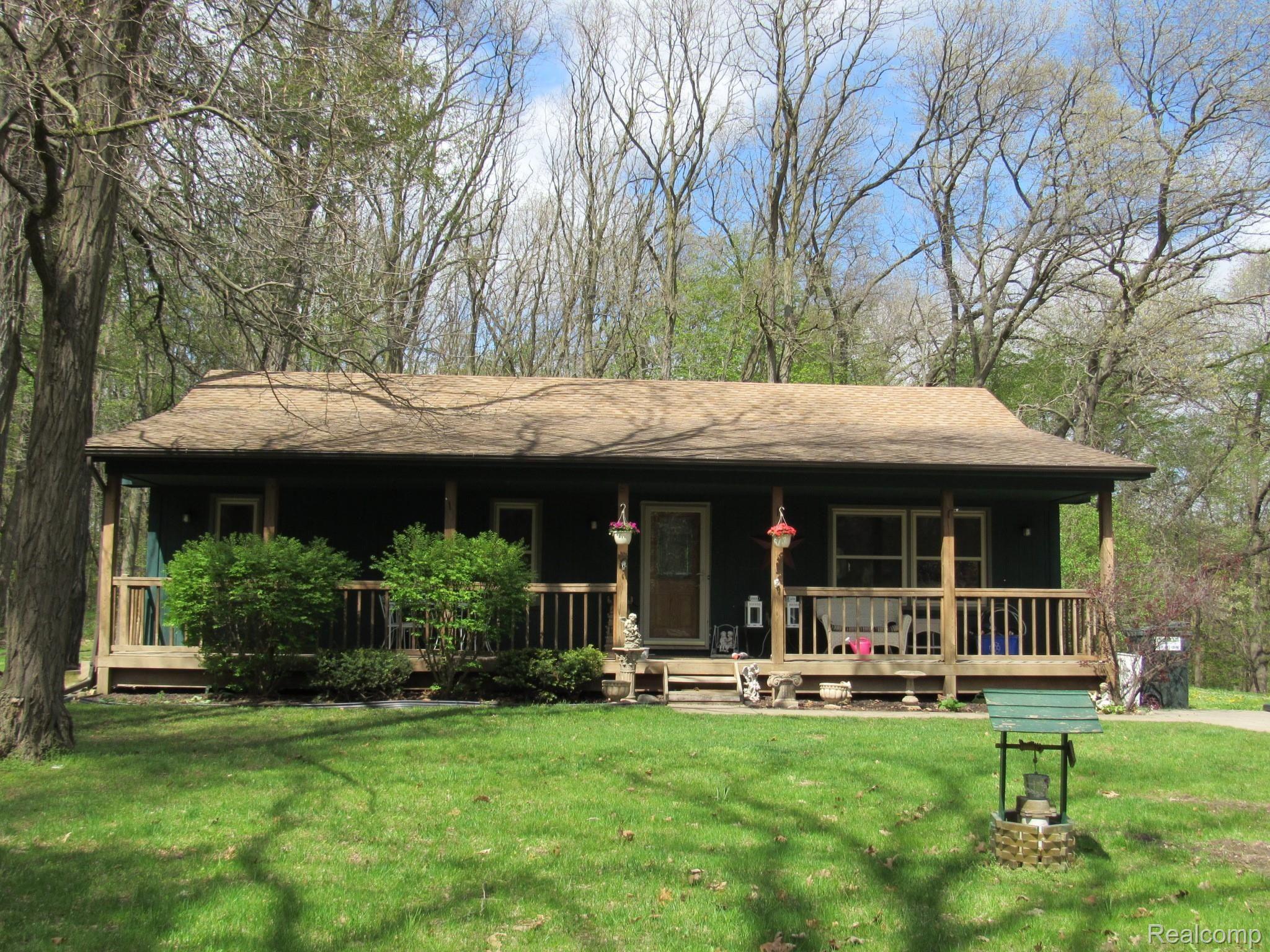 5812 Crandall Road Howell, MI 48855 - Photo 2 of 27 IMG_2694.JPG
