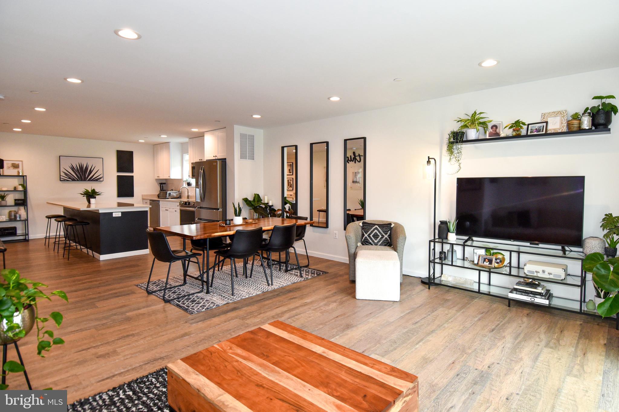 368 Winmeyer Avenue Odenton, MD 21113 - Photo 18 of 54 MAIN LEVEL DINING AND KITCHEN