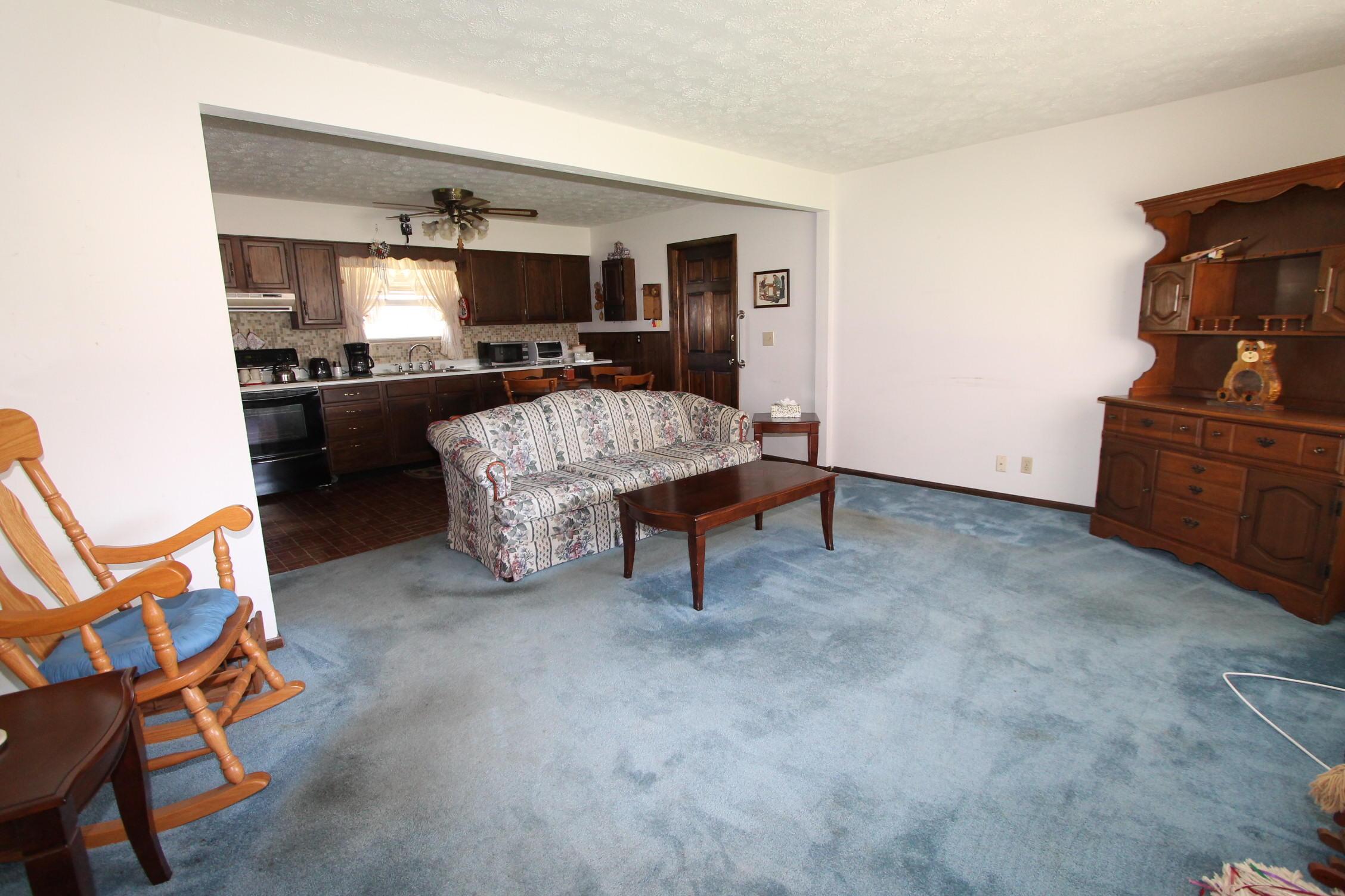 2478 Lindsay Road Columbus, OH 43207 - Photo 3 of 18