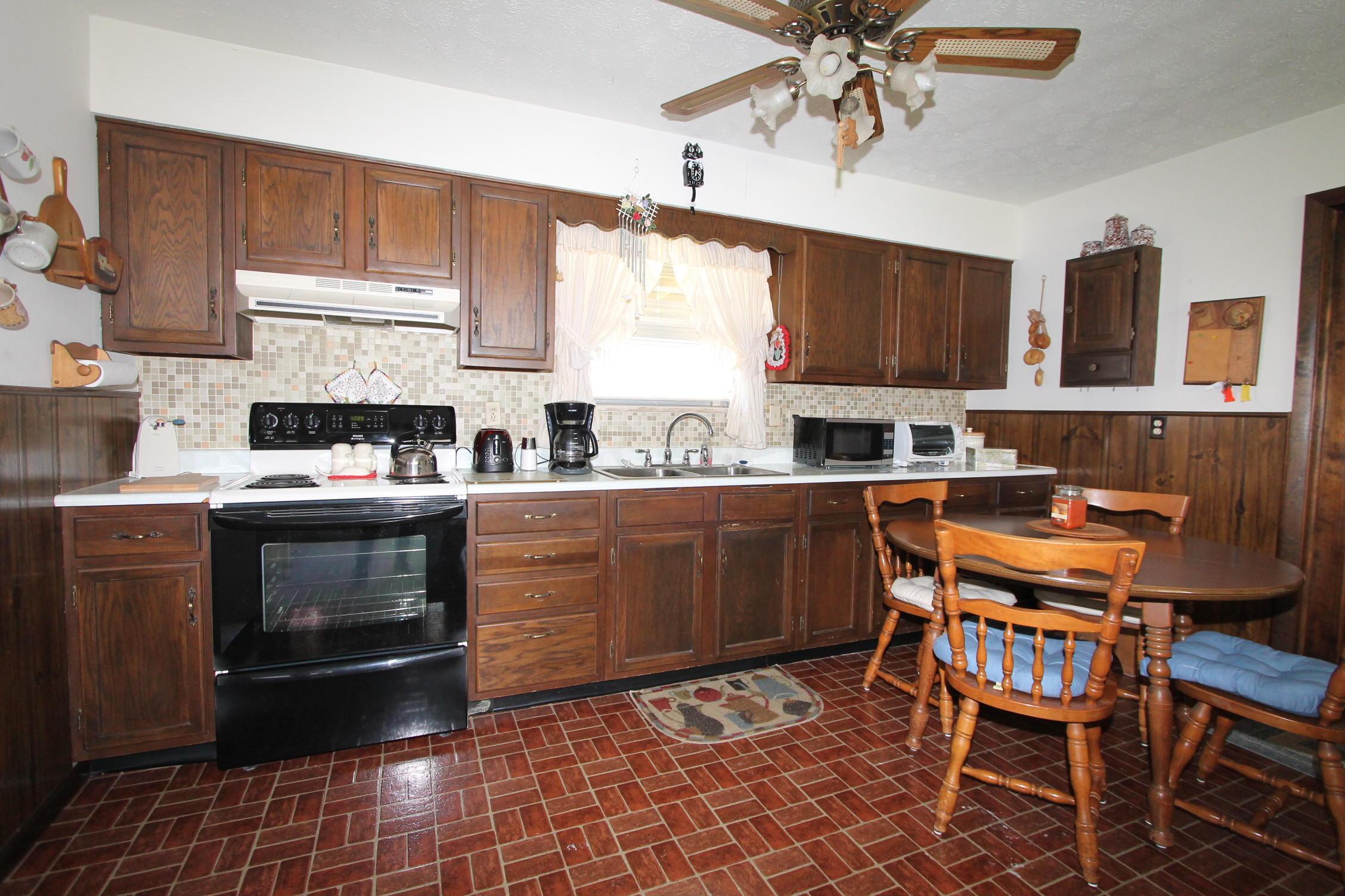 2478 Lindsay Road Columbus, OH 43207 - Photo 4 of 18