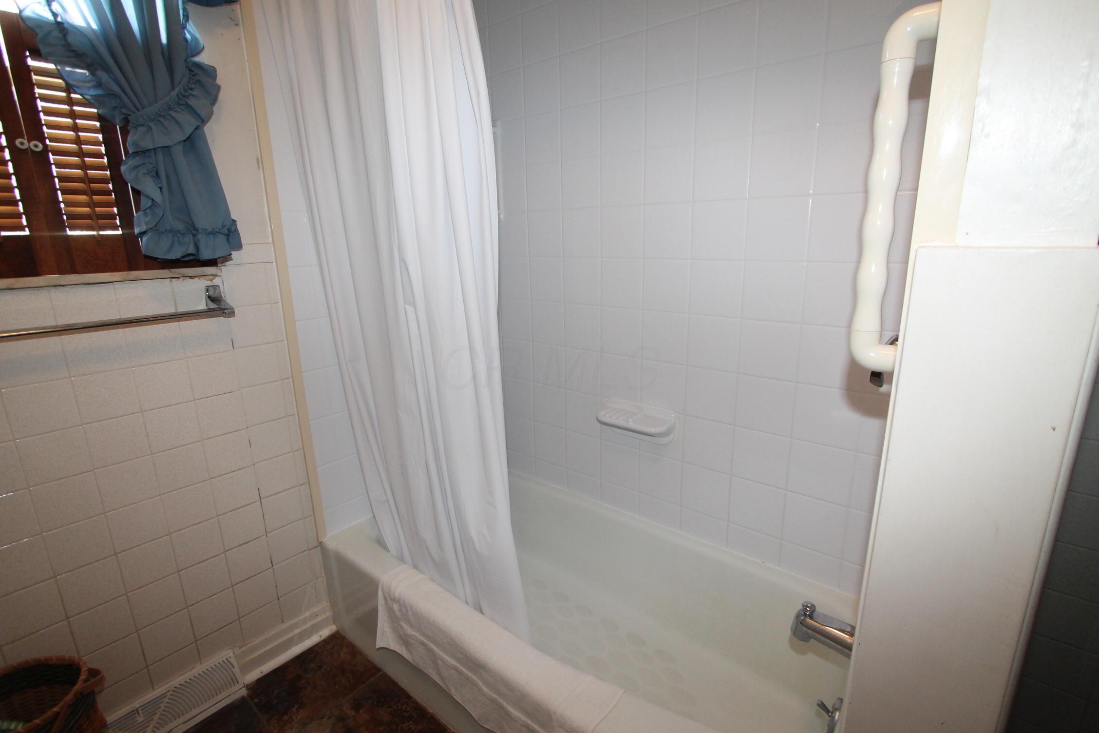 2478 Lindsay Road Columbus, OH 43207 - Photo 8 of 18