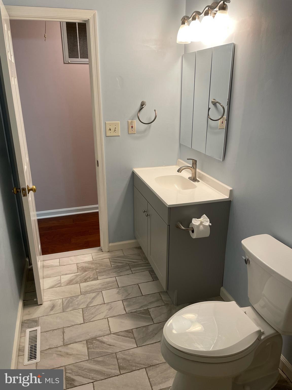 4504 Mine Road Fredericksburg, VA 22408 - Photo 25 of 55 Bathroom - Upper Level