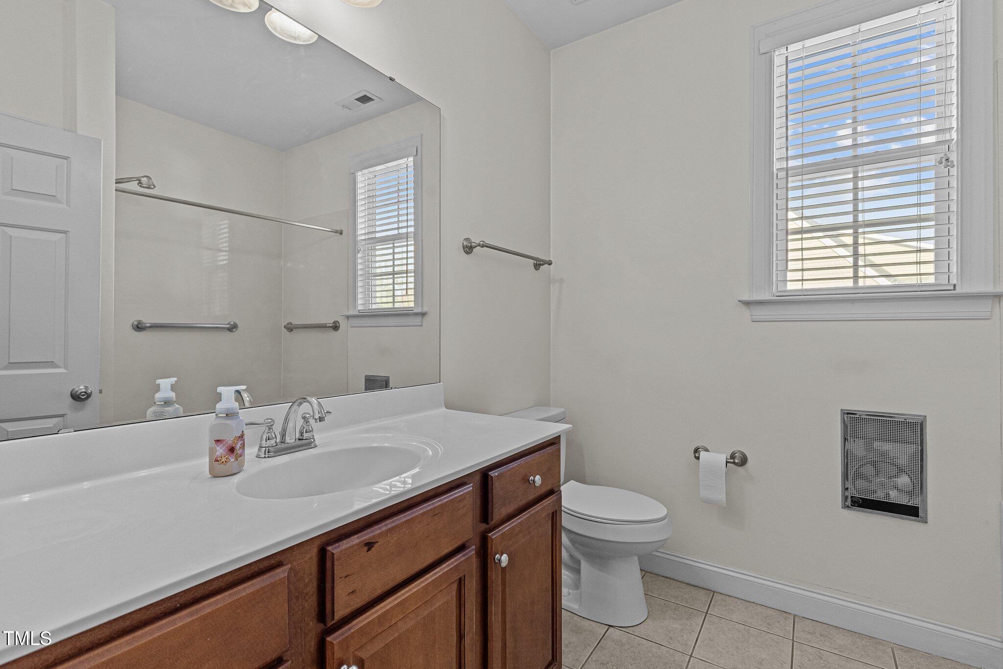 206 West Waycliff Road Henderson, NC 27537 - Photo 23 of 45 23-web-or-mls-8Y3A8273
