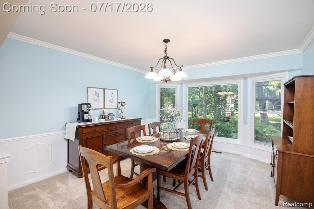1648 North Kilburn Road Rochester, MI 48306 - Photo 6 of 41 Dining area with coffee bar with seating for a large party
