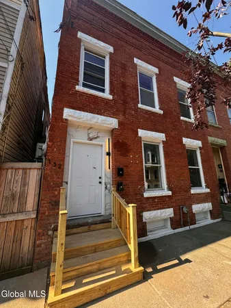 $1,800 | 132 4th Avenue, Unit 2, Albany, NY 12202