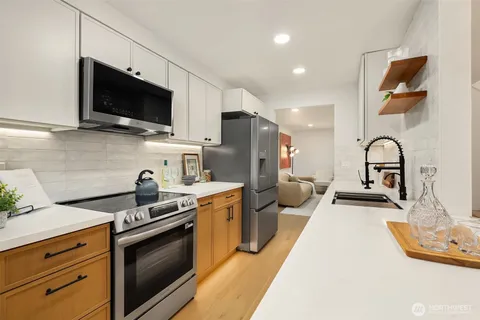 $949,900 | 1039 Northeast 113th Street, Seattle, WA 98125