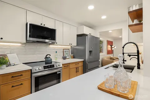 $949,900 | 1039 Northeast 113th Street, Seattle, WA 98125