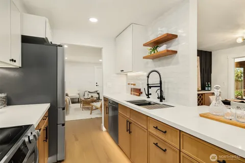 $949,900 | 1039 Northeast 113th Street, Seattle, WA 98125