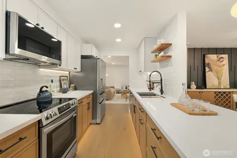 $949,900 | 1039 Northeast 113th Street, Seattle, WA 98125