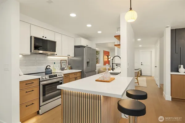 $949,900 | 1039 Northeast 113th Street, Seattle, WA 98125