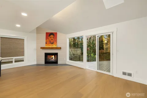 $949,900 | 1039 Northeast 113th Street, Seattle, WA 98125