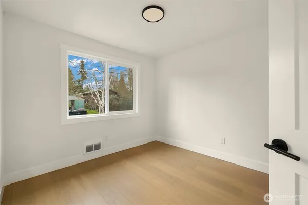 $949,900 | 1039 Northeast 113th Street, Seattle, WA 98125