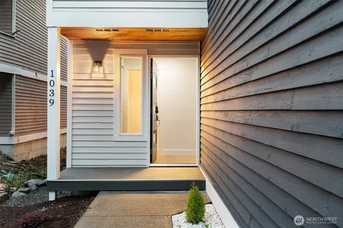$899,950 | 1039 Northeast 113th Street, Seattle, WA 98125