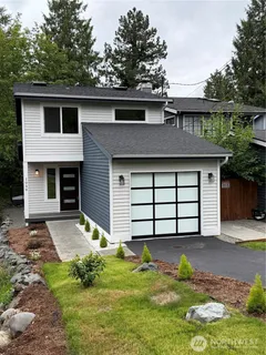 $899,950 | 1039 Northeast 113th Street, Seattle, WA 98125