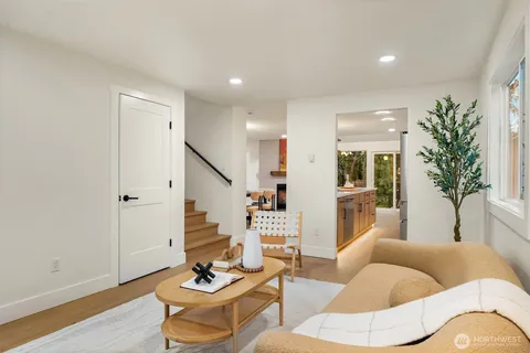 $949,900 | 1039 Northeast 113th Street, Seattle, WA 98125