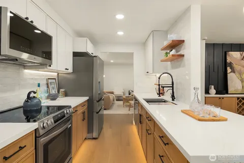 $949,900 | 1039 Northeast 113th Street, Seattle, WA 98125