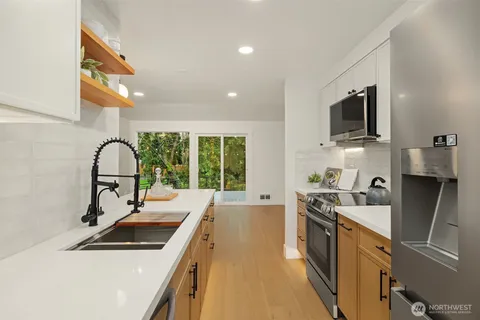 $949,900 | 1039 Northeast 113th Street, Seattle, WA 98125