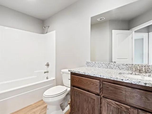 $1,750 | 129 Abbey Park Court, Granbury, TX 76049