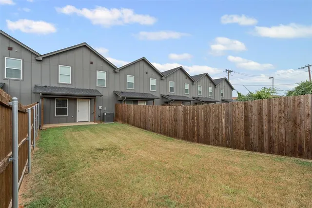 $1,750 | 129 Abbey Park Court, Granbury, TX 76049