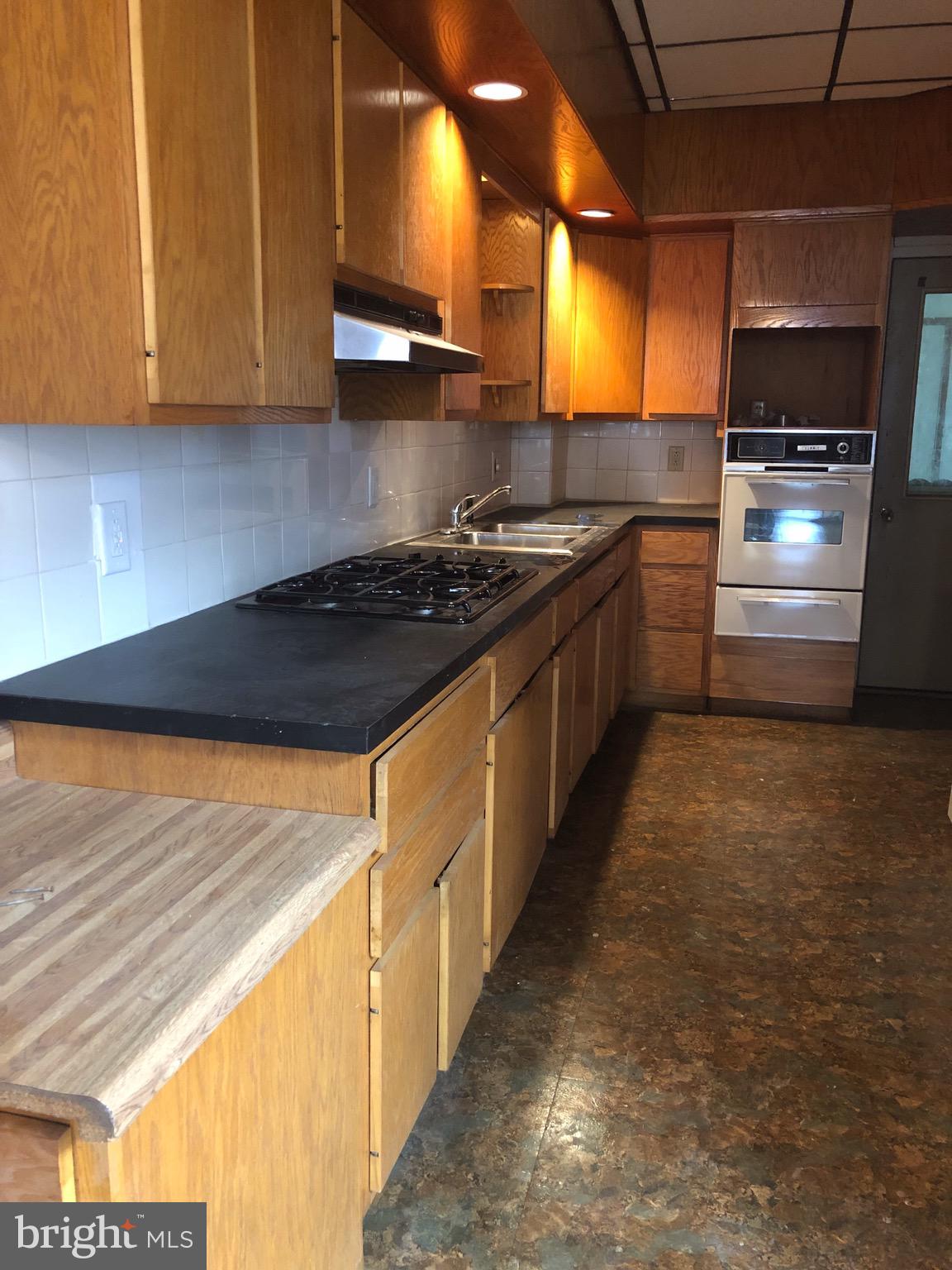 922 Rose Street Reading, PA 19601 - Photo 4 of 12