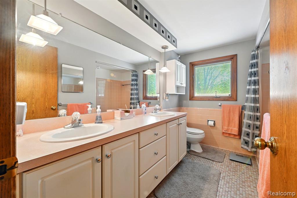 37232 Kelly Road Clinton Township, MI 48036 - Photo 21 of 25
