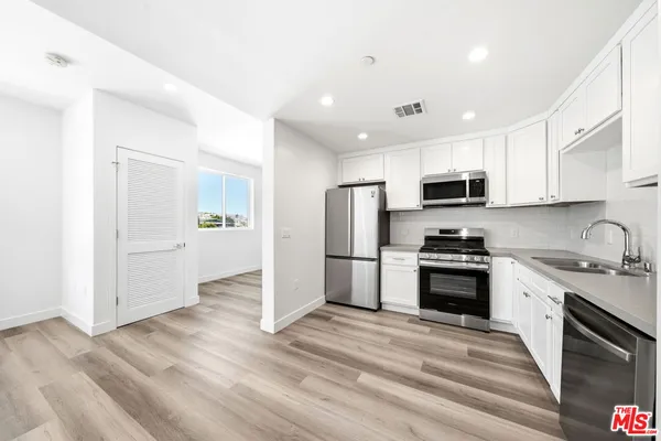 $2,200 | 667 North Wilton Place, Unit 302, Los Angeles, CA 90004