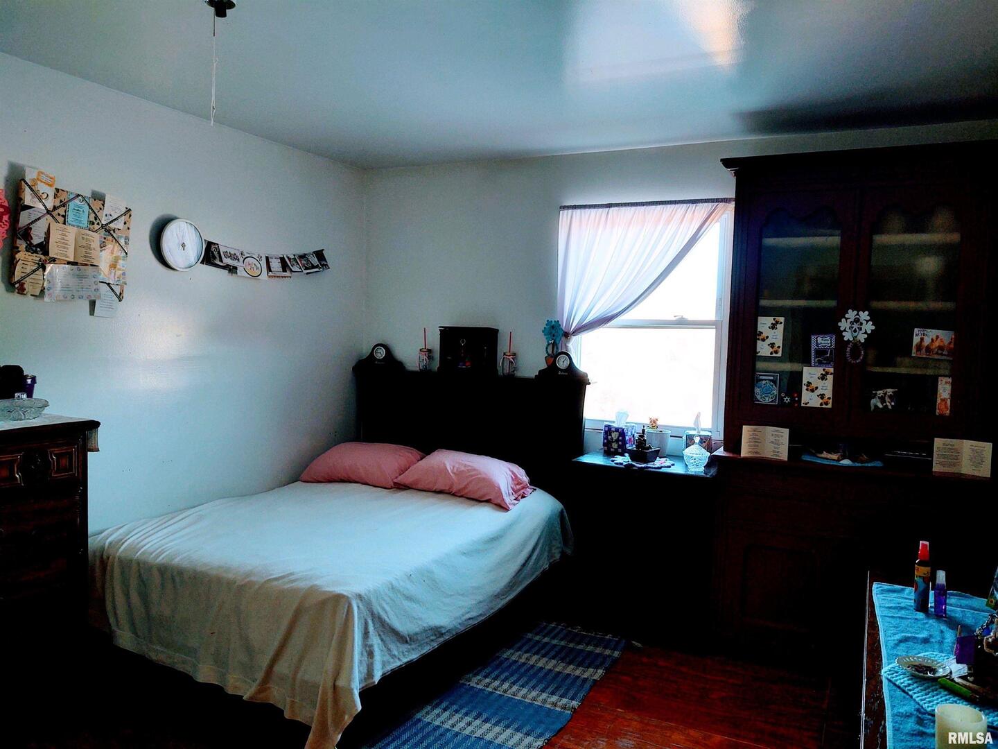 6270 Buncombe Road Buncombe, IL 62912 - Photo 21 of 71 a bedroom with a bed and window
