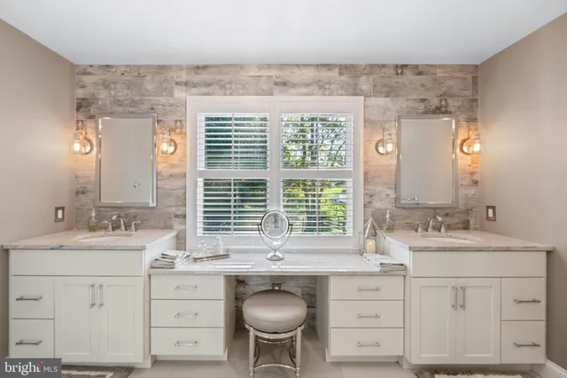 $995,000 | 50 Founders Way, Downingtown, PA 19335