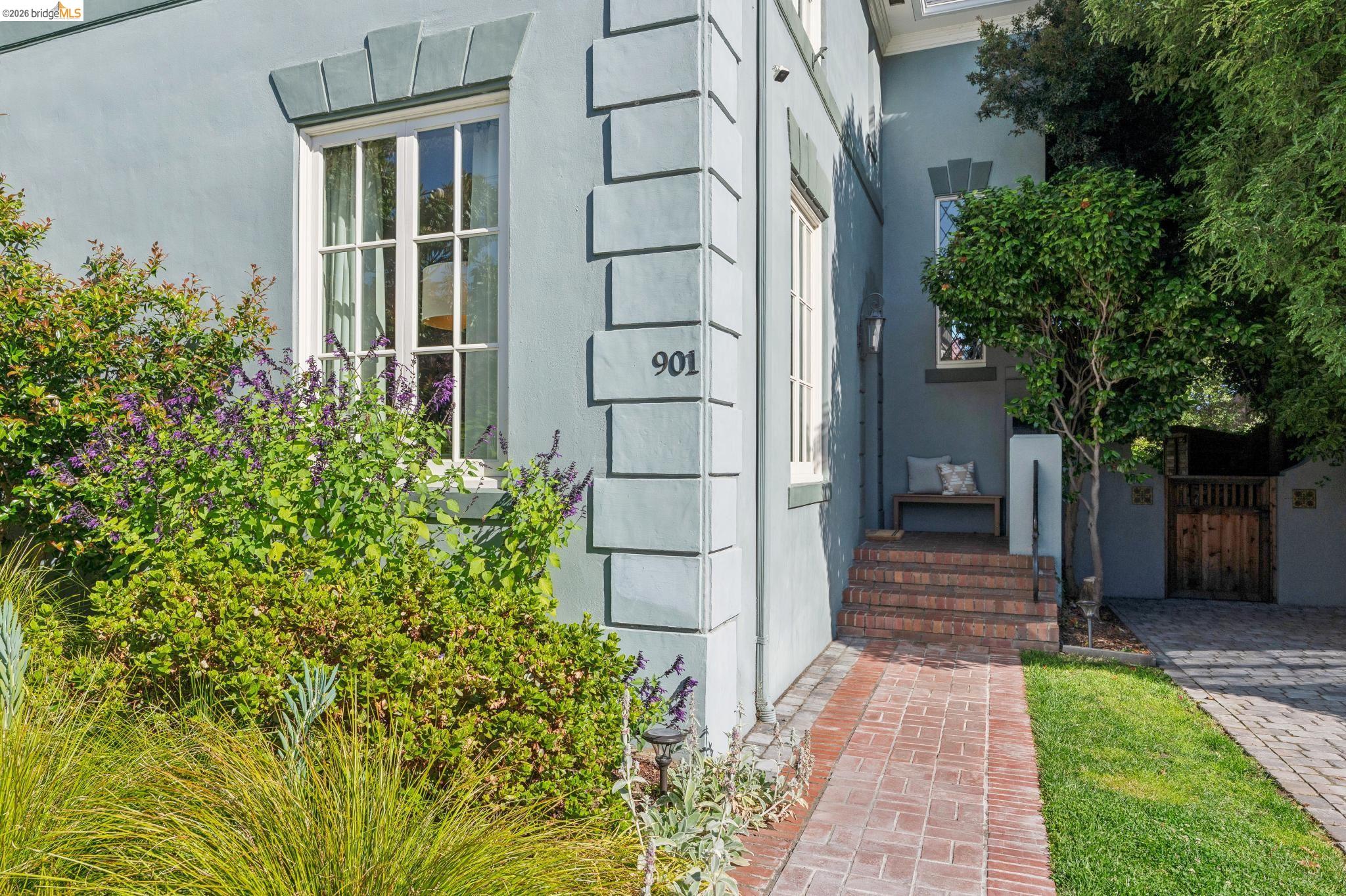 901 Paramount Road Oakland, CA 94610 - Photo 3 of 61
