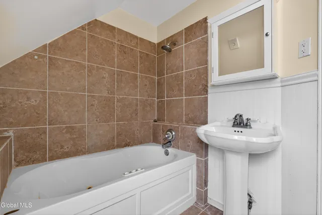 $425,000 | 2510 Troy-Schenectady Road, Niskayuna, NY 12309