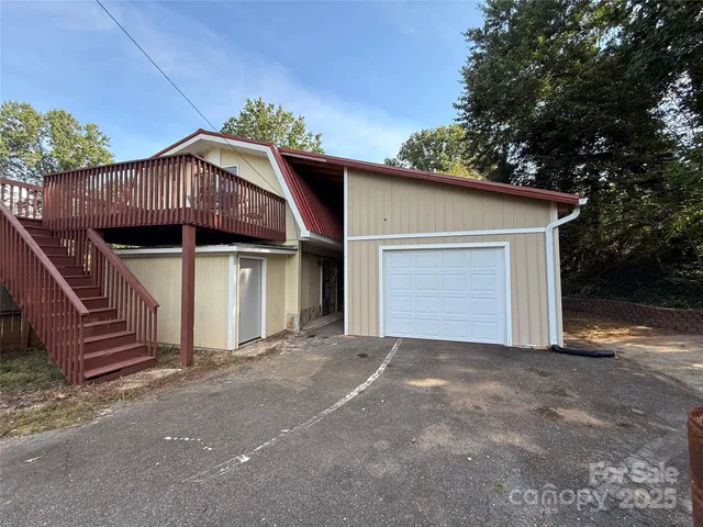 a view of a house with a yard and garage
