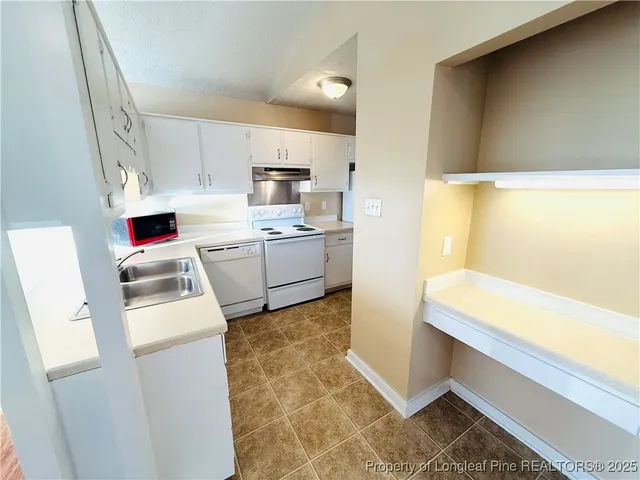 $1,600 | 824 Danish Drive, Fayetteville, NC 28303