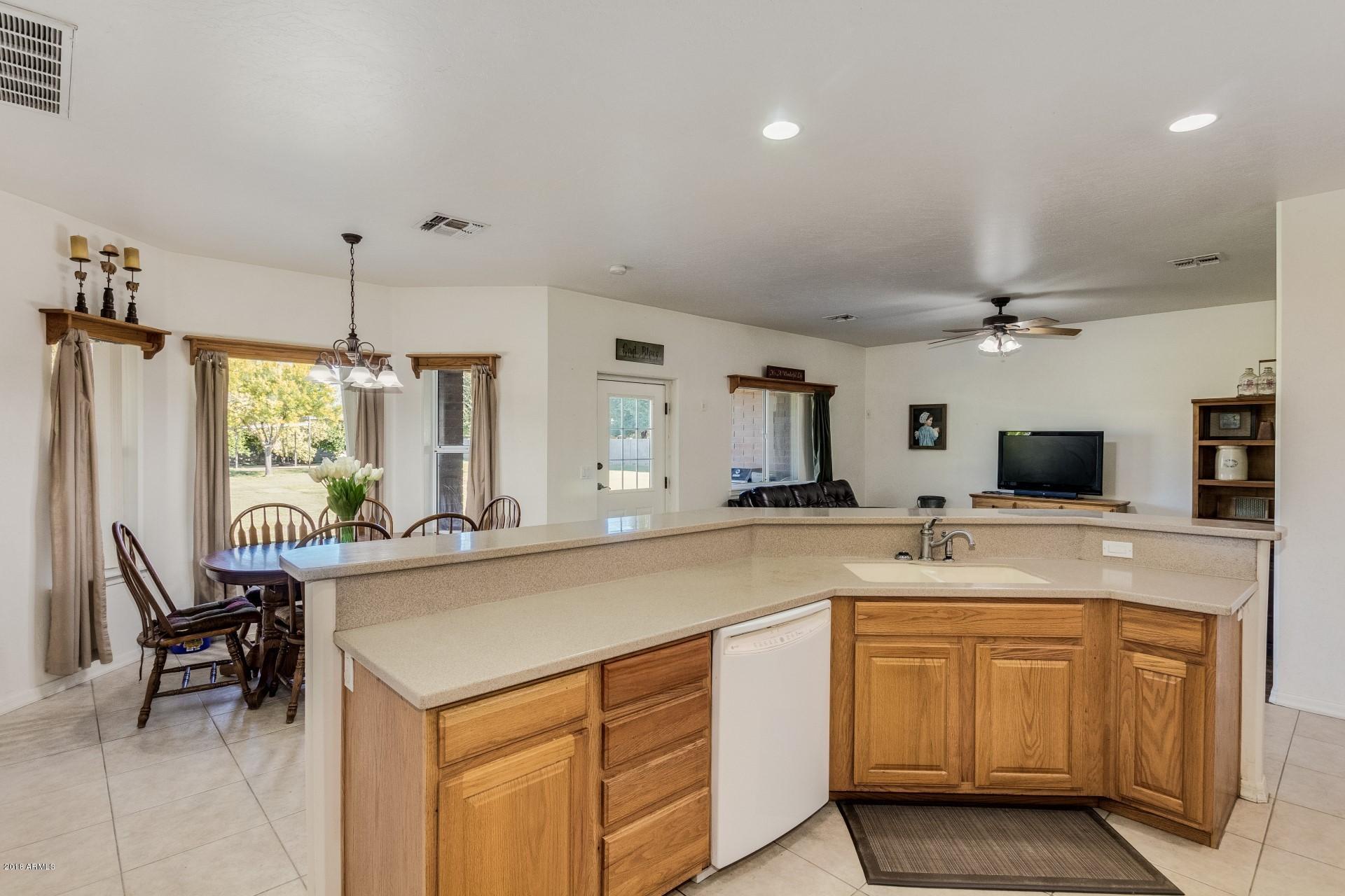 16322 East Fairview Street Gilbert, AZ 85295 - Photo 23 of 68 Kitchen4