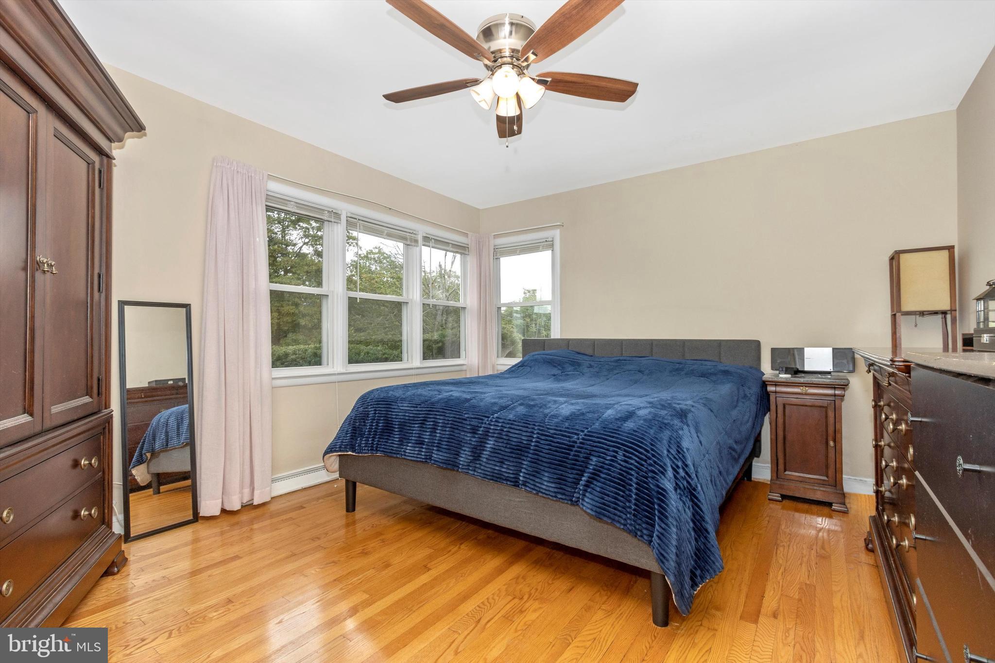 24909 Ridge Road Damascus, MD 20872 - Photo 17 of 41 Owners bedroom