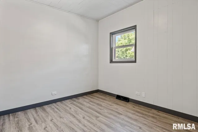 $129,000 | 519 South Pine Street, Nokomis, IL 62075