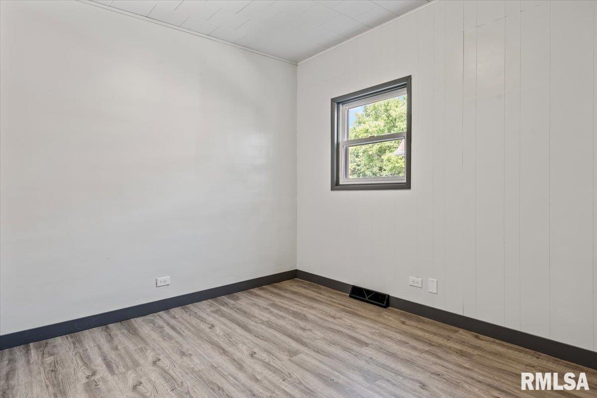 519 South Pine Street Nokomis, IL 62075 - Photo 13 of 40